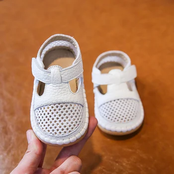 Сандалии для малышей 2021 г. Летняя обувь для маленьких девочек и мальчиков с защитой от столкновений, Мягкая подошва из натуральной кожи, детские пляжные сандалии