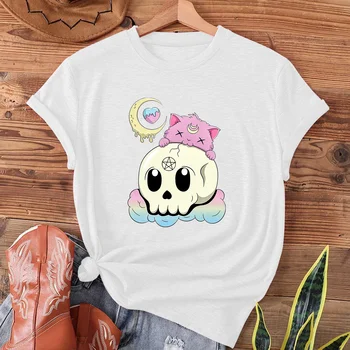 Обычная удобная женская футболка с коротким рукавом и рисунком скелета, кусающего милого Лунного кота